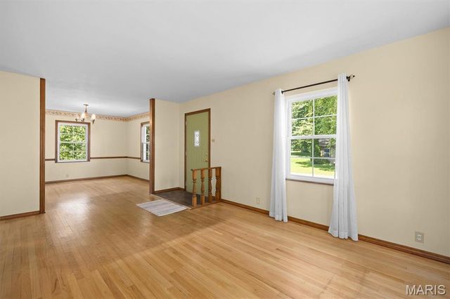 25 Roselawn Avenue, Fairview Heights, IL 62208