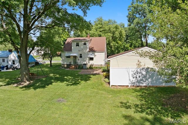 25 Roselawn Avenue, Fairview Heights, IL 62208