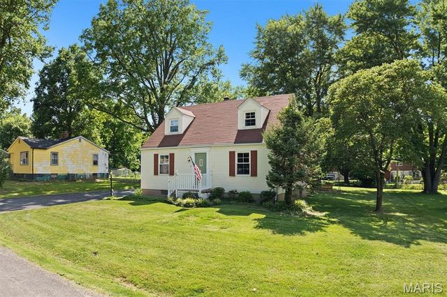 25 Roselawn Avenue, Fairview Heights, IL 62208