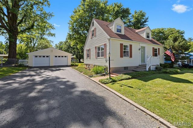 25 Roselawn Avenue, Fairview Heights, IL 62208