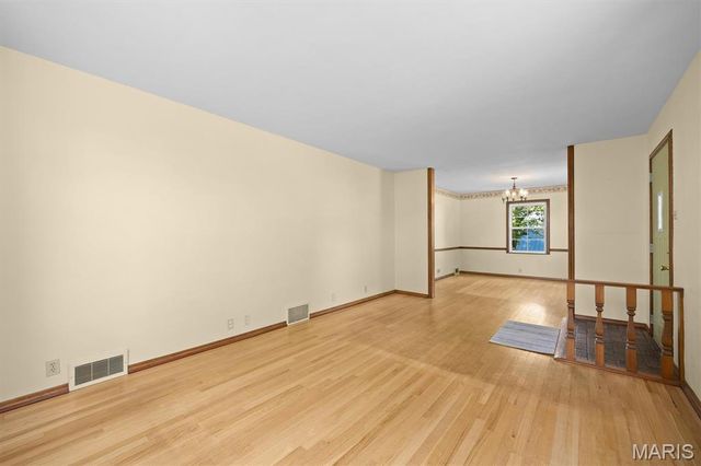 25 Roselawn Avenue, Fairview Heights, IL 62208