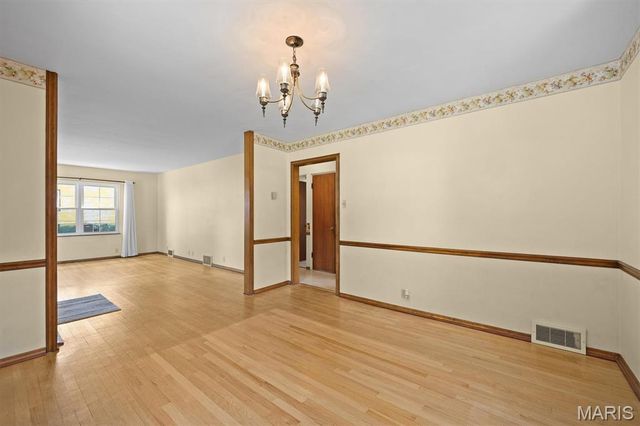 25 Roselawn Avenue, Fairview Heights, IL 62208