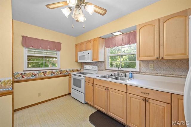 25 Roselawn Avenue, Fairview Heights, IL 62208