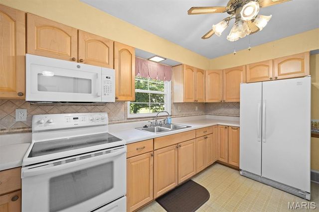 25 Roselawn Avenue, Fairview Heights, IL 62208
