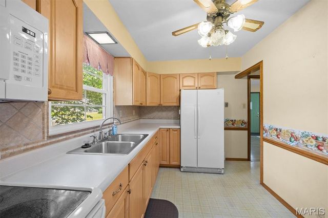 25 Roselawn Avenue, Fairview Heights, IL 62208