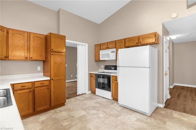 124 Bethania Oaks Circle, Pfafftown, NC 27040