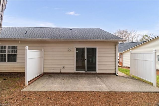 124 Bethania Oaks Circle, Pfafftown, NC 27040