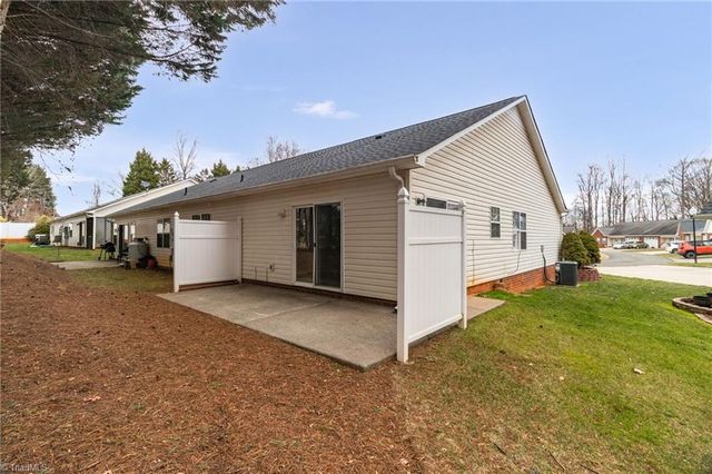 124 Bethania Oaks Circle, Pfafftown, NC 27040