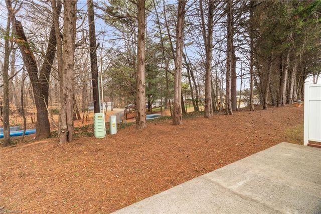 124 Bethania Oaks Circle, Pfafftown, NC 27040