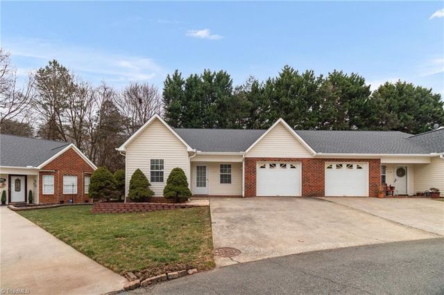 124 Bethania Oaks Circle, Pfafftown, NC 27040