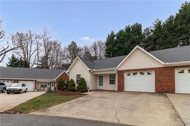 124 Bethania Oaks Circle, Pfafftown, NC 27040