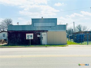 307 W Central Avenue, Nixon, TX 78140