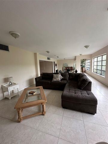 1101 Crystal Lake Dr 608, Deerfield Beach, FL 33064