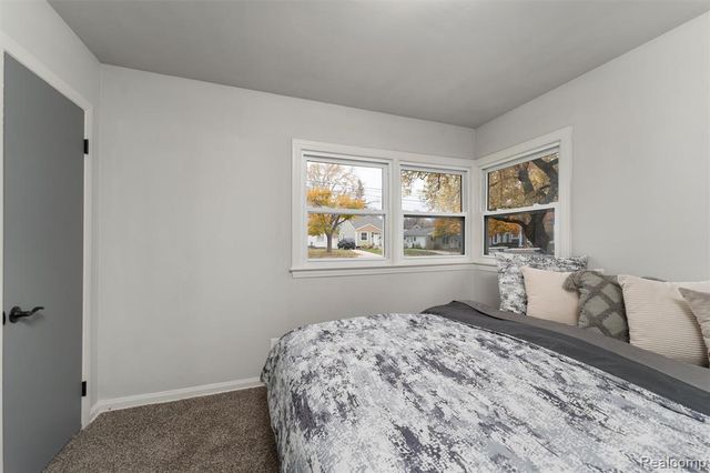 15751 W 14 Mile Road, Beverly Hills, MI 48025