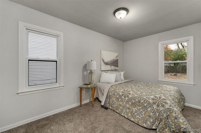 15751 W 14 Mile Road, Beverly Hills, MI 48025