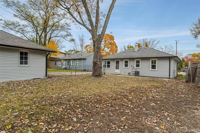 15751 W 14 Mile Road, Beverly Hills, MI 48025