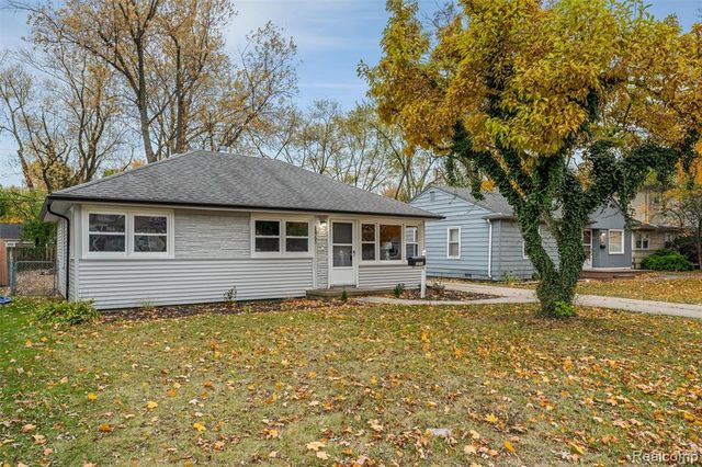 15751 W 14 Mile Road, Beverly Hills, MI 48025