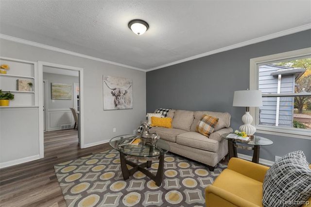 15751 W 14 Mile Road, Beverly Hills, MI 48025