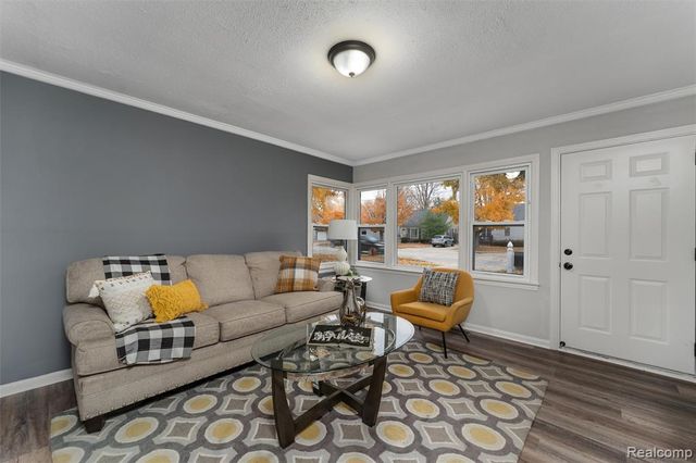 15751 W 14 Mile Road, Beverly Hills, MI 48025