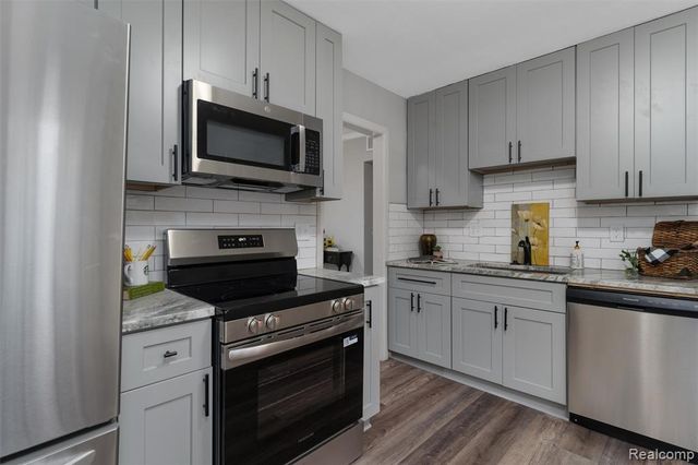 15751 W 14 Mile Road, Beverly Hills, MI 48025