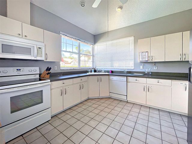 1176 HARBOR TOWN WAY, Venice, FL 34292