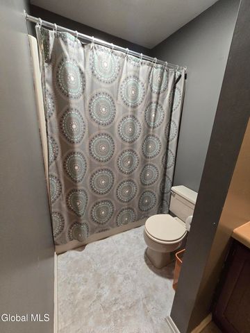 22 Ziemke Farm Lane, Cohoes, NY 12047