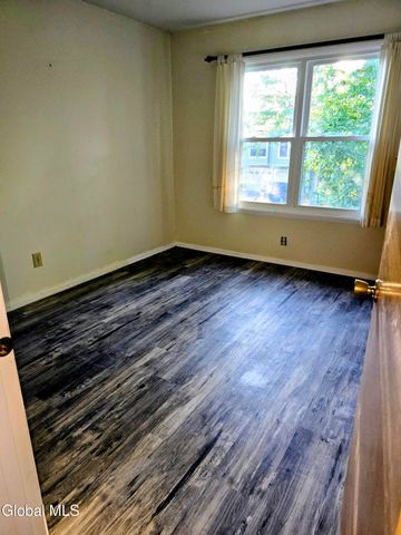 22 Ziemke Farm Lane, Cohoes, NY 12047