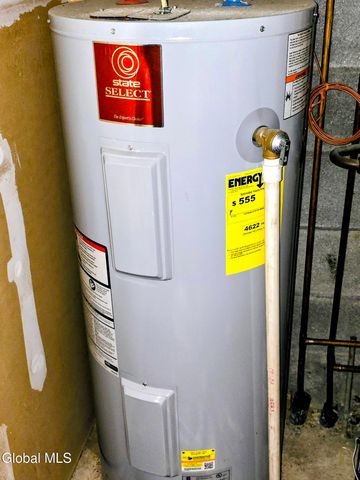 22 Ziemke Farm Lane, Cohoes, NY 12047