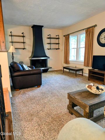 22 Ziemke Farm Lane, Cohoes, NY 12047