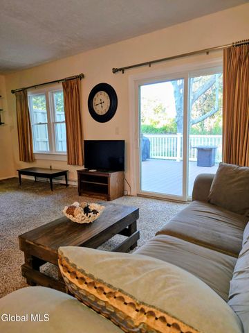 22 Ziemke Farm Lane, Cohoes, NY 12047