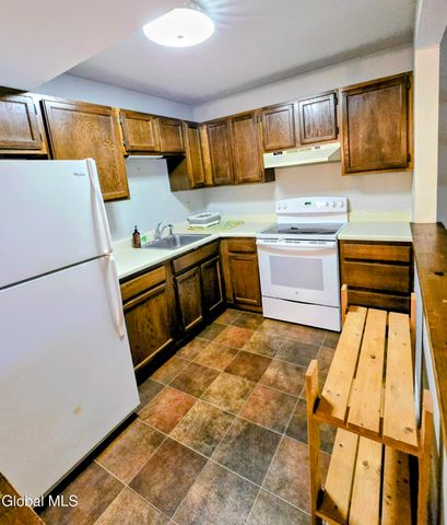 22 Ziemke Farm Lane, Cohoes, NY 12047