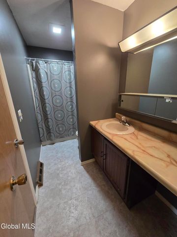 22 Ziemke Farm Lane, Cohoes, NY 12047