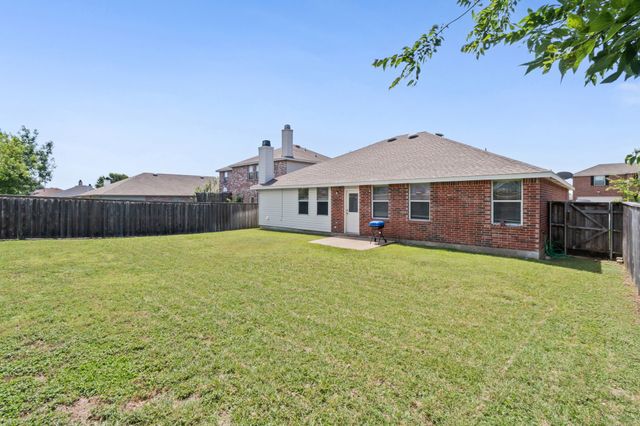 2140 Hacienda Court, Grand Prairie, TX 75052