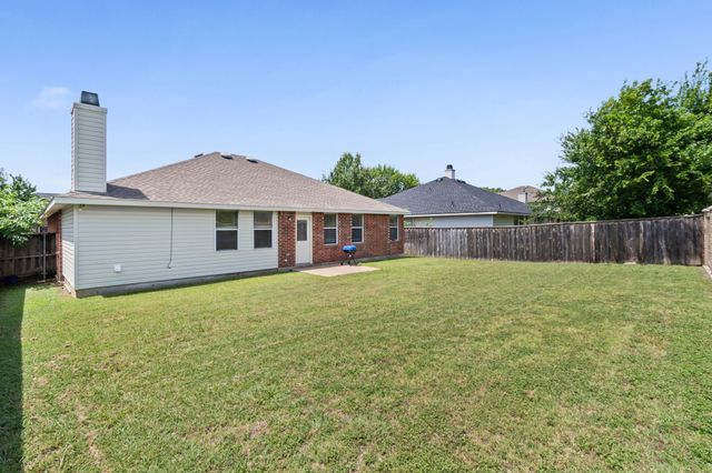 2140 Hacienda Court, Grand Prairie, TX 75052