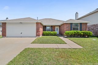 2140 Hacienda Court, Grand Prairie, TX 75052