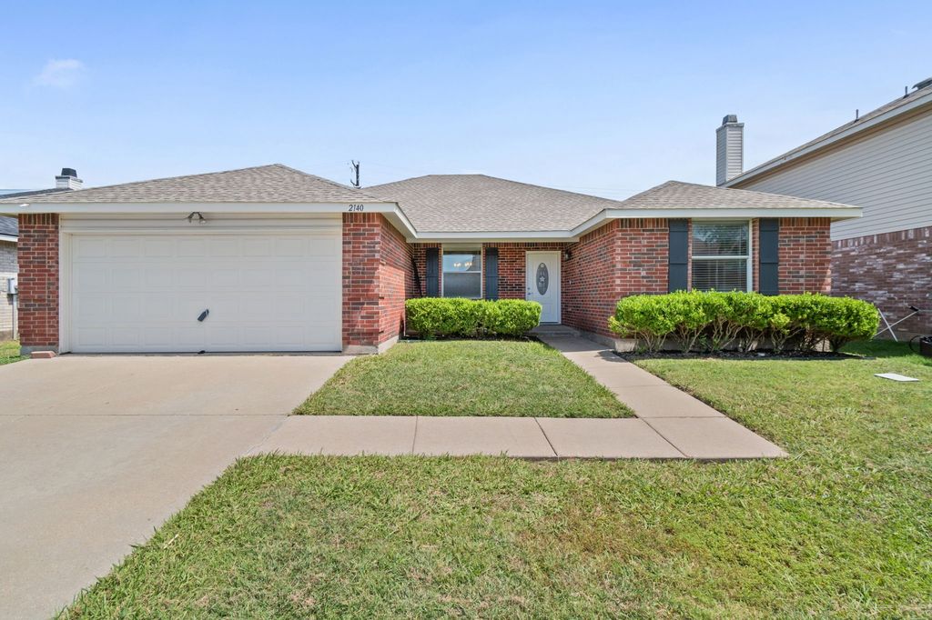 2140 Hacienda Court, Grand Prairie, TX 75052