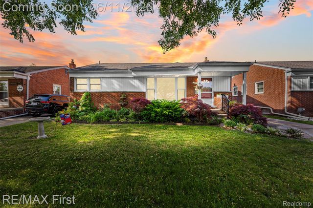 19712 Gaukler Street, St. Clair Shores, MI 48080