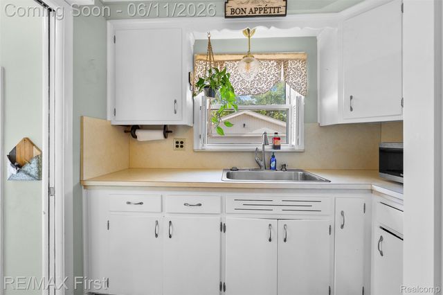 19712 Gaukler Street, St. Clair Shores, MI 48080