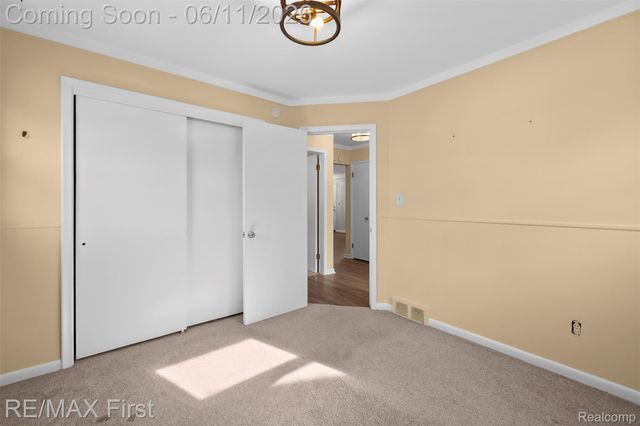 19712 Gaukler Street, St. Clair Shores, MI 48080