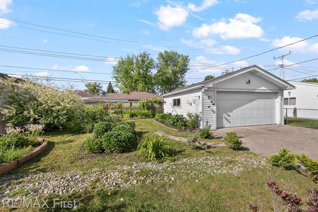 19712 Gaukler Street, St. Clair Shores, MI 48080