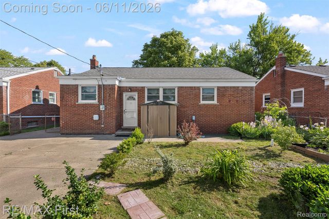 19712 Gaukler Street, St. Clair Shores, MI 48080