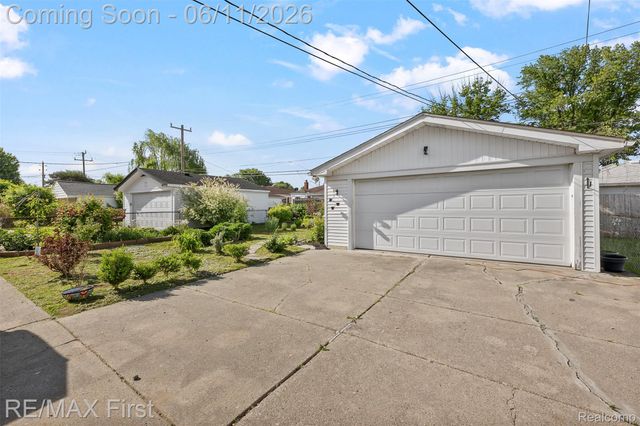 19712 Gaukler Street, St. Clair Shores, MI 48080