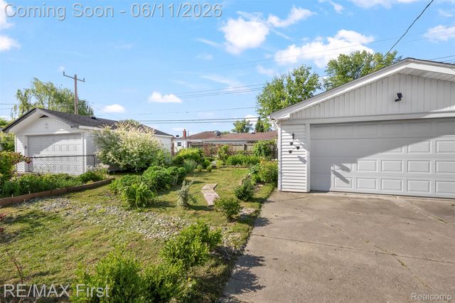19712 Gaukler Street, St. Clair Shores, MI 48080