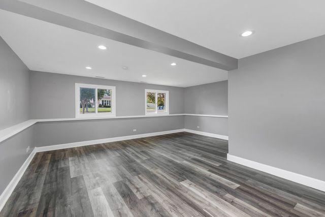 1734 W Rampart Road, Addison, IL 60101