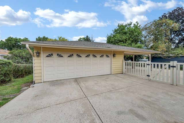 1734 W Rampart Road, Addison, IL 60101