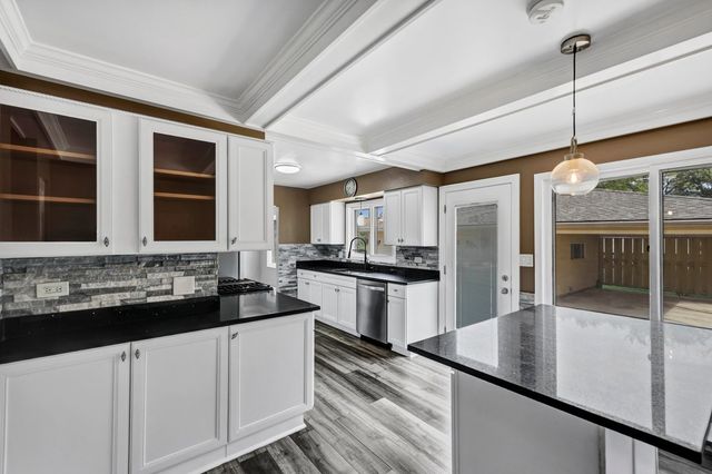 1734 W Rampart Road, Addison, IL 60101