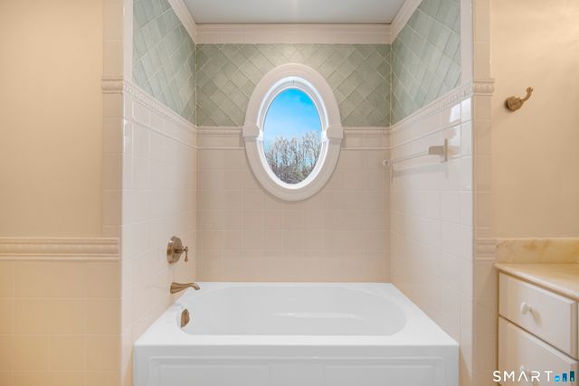 446 Main Street 9, Old Saybrook, CT 06475