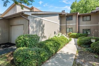 29W440 Emerald Green Drive 25-F, Warrenville, IL 60555