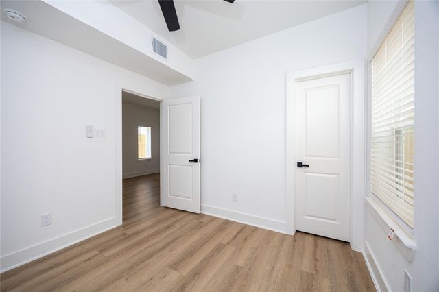 934 South Lane A, Houston, TX 77088