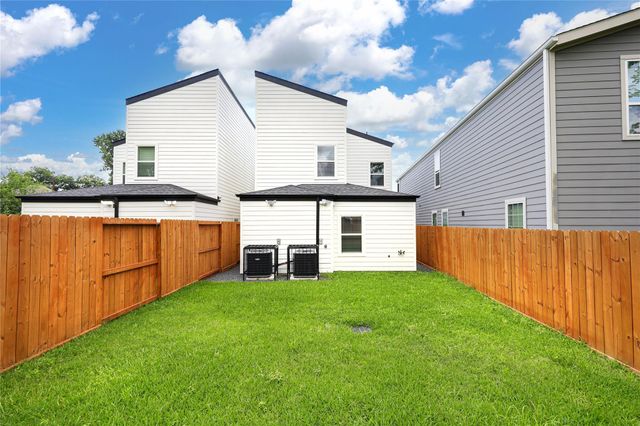 934 South Lane A, Houston, TX 77088